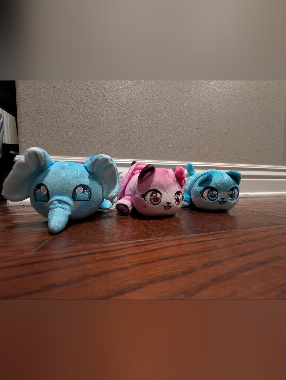 Aphmau Meemeows Elephant Cat Safari, KC Mystreet Cat, Garroth Mystreet Cat.